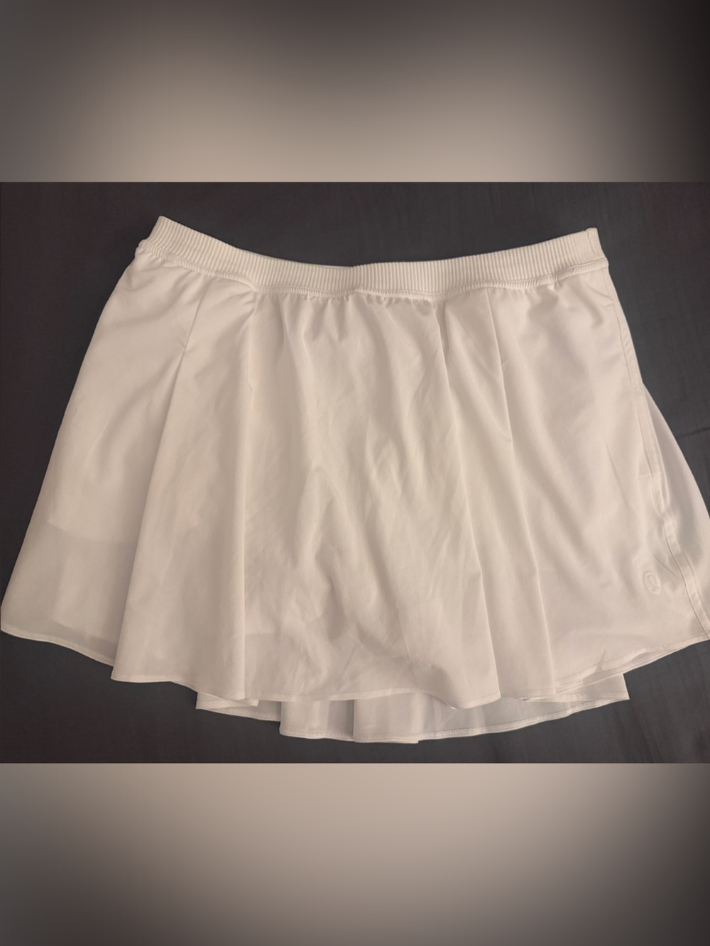 lululemon- White Women's Athletic Skort- has pockets!